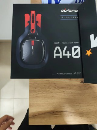 Cascos Astro Gaming Rojos y Azules