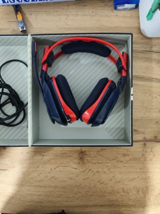 Cascos Astro Gaming Rojos y Azules