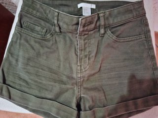 Pantaloncini H&M verde oliva taglia XS
