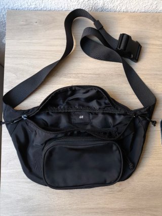 Riñonera H&M Negra NUEVA