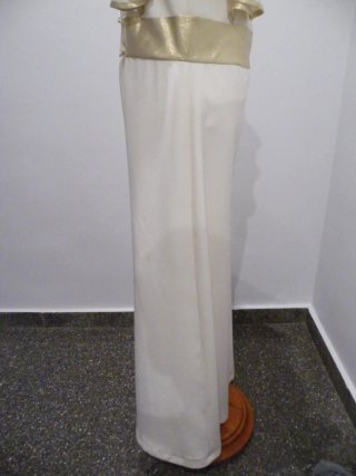 Mono niña blanco/dorado  USADO 1 SOLA VEZ talla 12