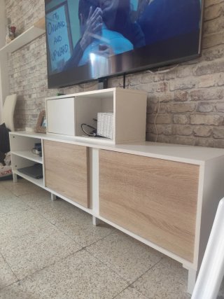 Mueble de salón moderno consta con 2 repisa 3 cuad