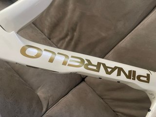 Pinarello Dogma Blanco y Dorado