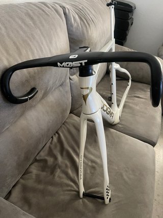 Pinarello Dogma Blanco y Dorado