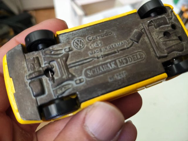 Schabak 1:43 VW Corrado G60 Amarillo