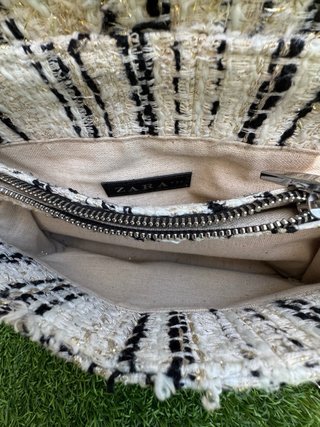 Bolso Zara flecos beige y negro