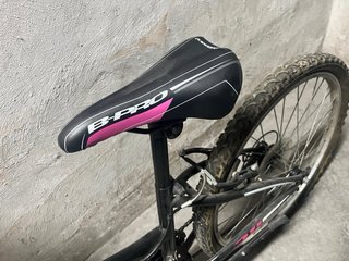 Bicicleta niña B-PRO negra y rosa . Precio dos