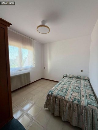 Casa adosada en alquiler en Barbastro
