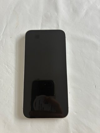 iPhone 16e, de 128GB  Precio algo negociable.