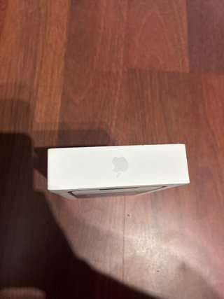 iPhone 16e, de 128GB  Precio algo negociable.