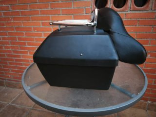 Baúl Custom Moto Negro con Parrilla Cromada