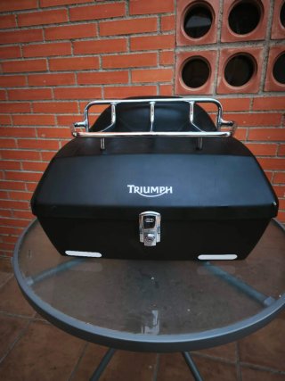 Baúl Custom Moto Negro con Parrilla Cromada