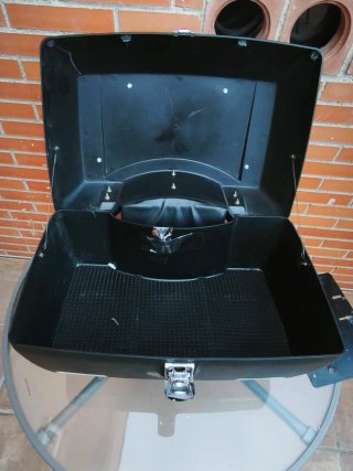 Baúl Custom Moto Negro con Parrilla Cromada