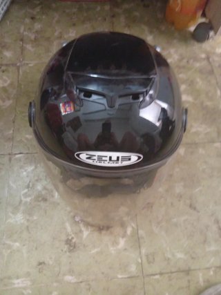 Casco de moto negro ZEUS