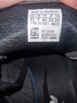 Zapatillas Adidas Negras y Blancas