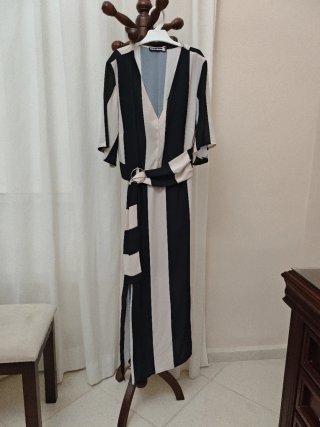 Vestido largo elegante rayas beige y negro