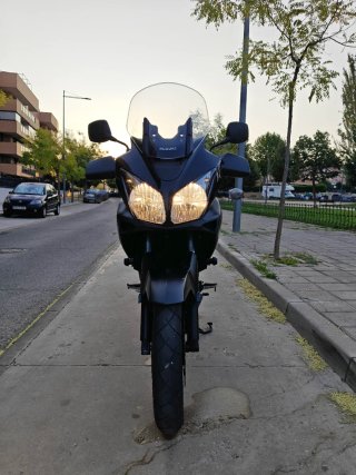 Suzuki V-Strom 650 Negra