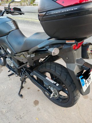 Suzuki V-Strom 650 Negra