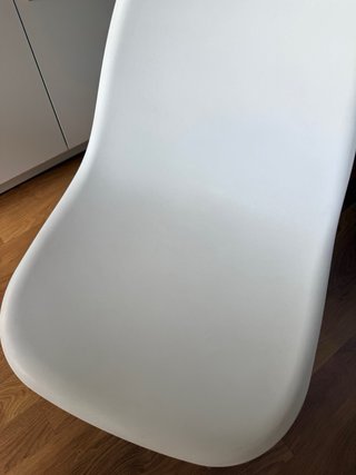4 sillas blancas