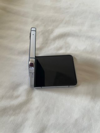 Samsung Galaxy Z Flip 4