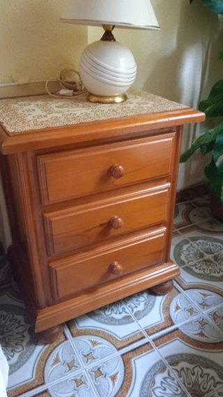 Cómoda y 2 mesitas de noche madera
