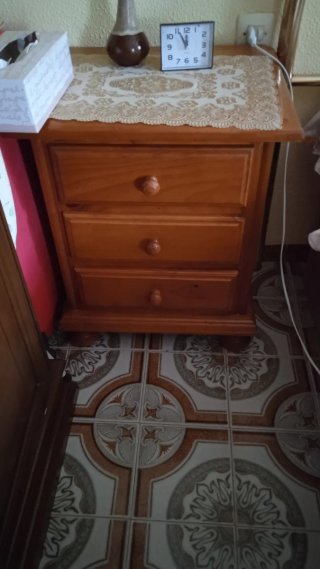 Cómoda y 2 mesitas de noche madera