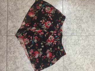 Pantalón corto floral