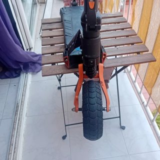 Chasis, mástil y rueda de patinete eléctrico