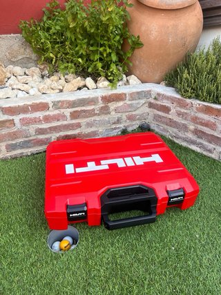 Nivel Láser Hilti 360° con tripode. NUEVO