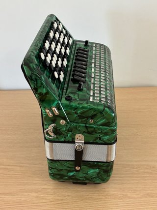 Acordeón Crucianelli Verde