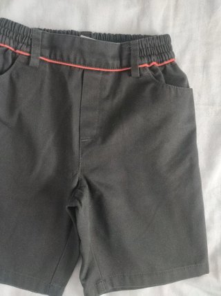 Pantalón corto vestir Salesianos Talla 4