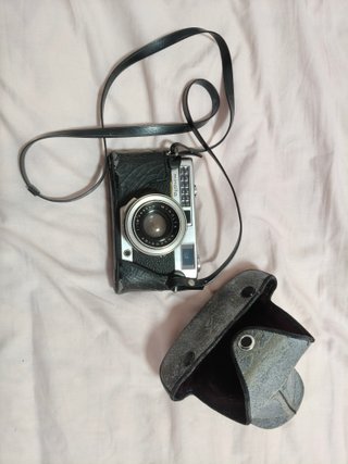 Cámara Minolta-S con funda
