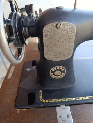 Máquina de coser antigua PFAFF 30