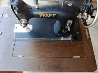 Máquina de coser antigua PFAFF 30