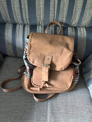 Bolso Mochila Marrón y Multicolor