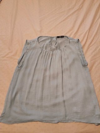 Blusa azul sin mangas