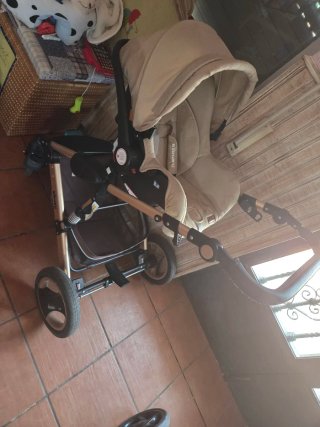 Carrito de bebé marrón y beige
