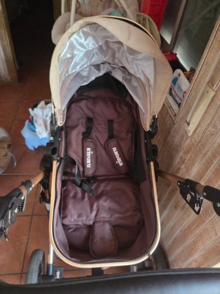 Carrito de bebé marrón y beige