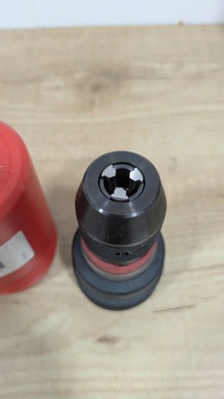 Portabrocas Hilti con caja
