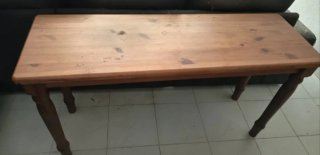 Mesa auxiliar de madera