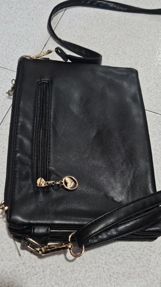 Borsa nera trapuntata a tracolla