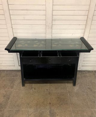 Mueble mostrador  oriental negro con detalles