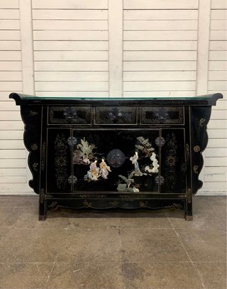 Mueble mostrador  oriental negro con detalles