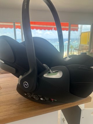 silla de coche Cybex Cloud T  junto con la Base