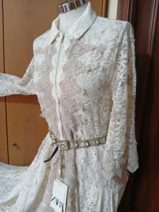 Abito pizzo bianco e beige con cintura Zara