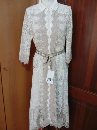 Abito pizzo bianco e beige con cintura Zara