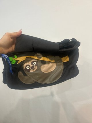 Bolso infantil carrito con diseño de perezoso