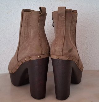Botines tacón plataforma tachuelas