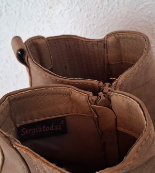 Botines tacón plataforma tachuelas