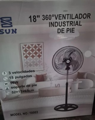 Ventilador de Pie Industrial 90W - 18"